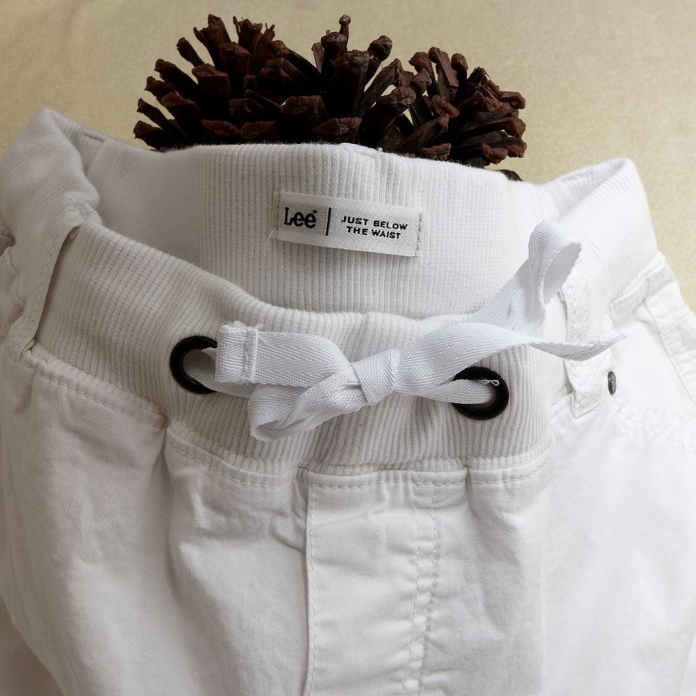 Pure White Lee Mid Rise Capri Pants Size 12 Waist 28" Inseam 19" Rise 10"